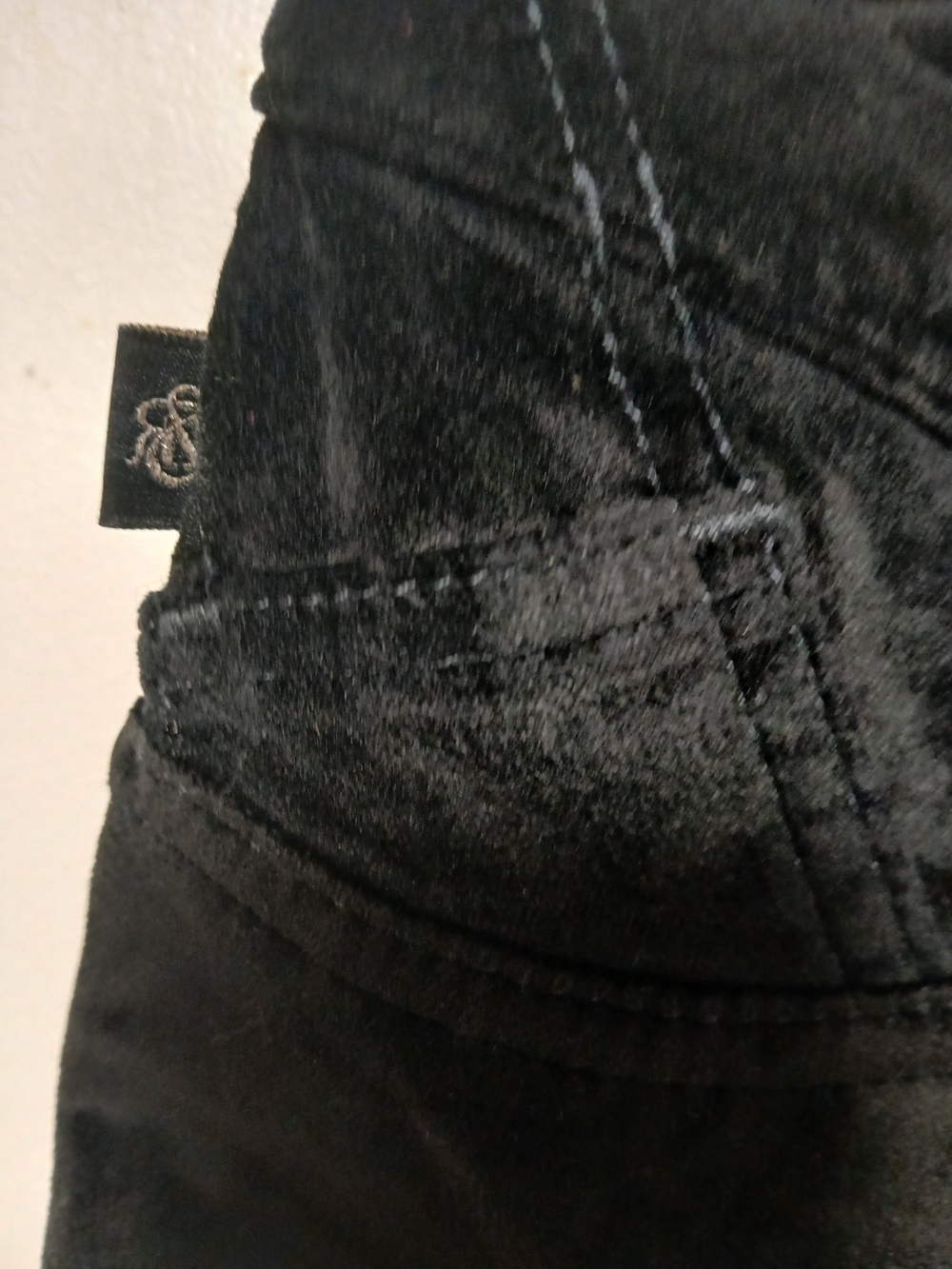 Rock & Republic Black Velvet Skinny Jeans - Picture 4 of 11